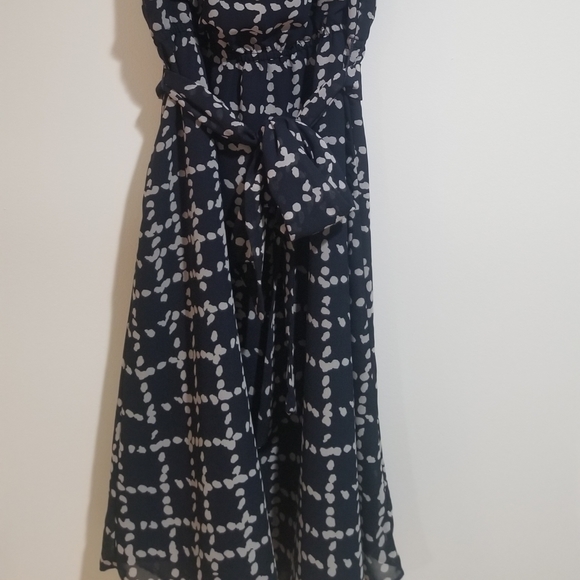 Banana Republic Navy and Beige dress - Picture 2 of 10